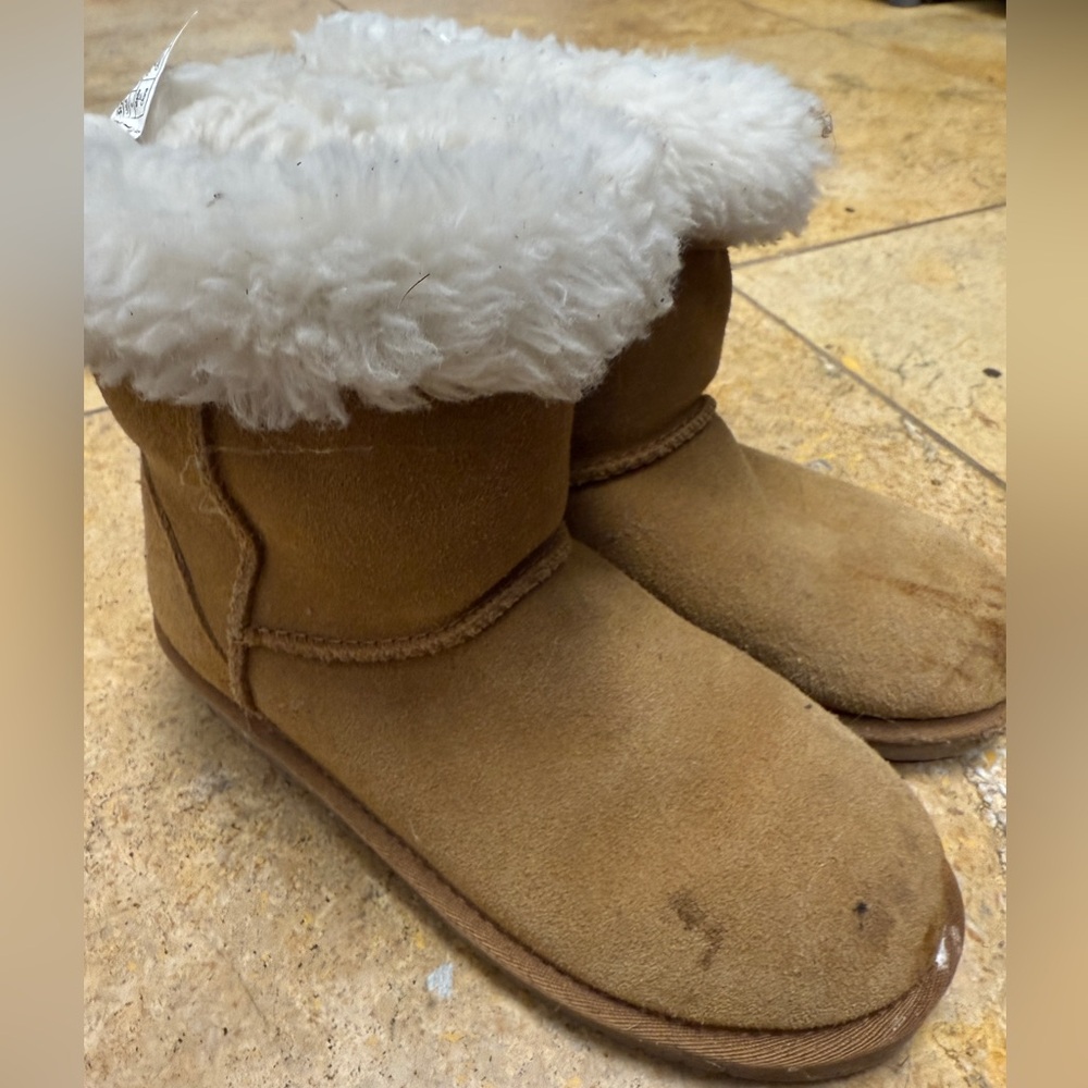Girls Koolaburra by Uggs Size 6